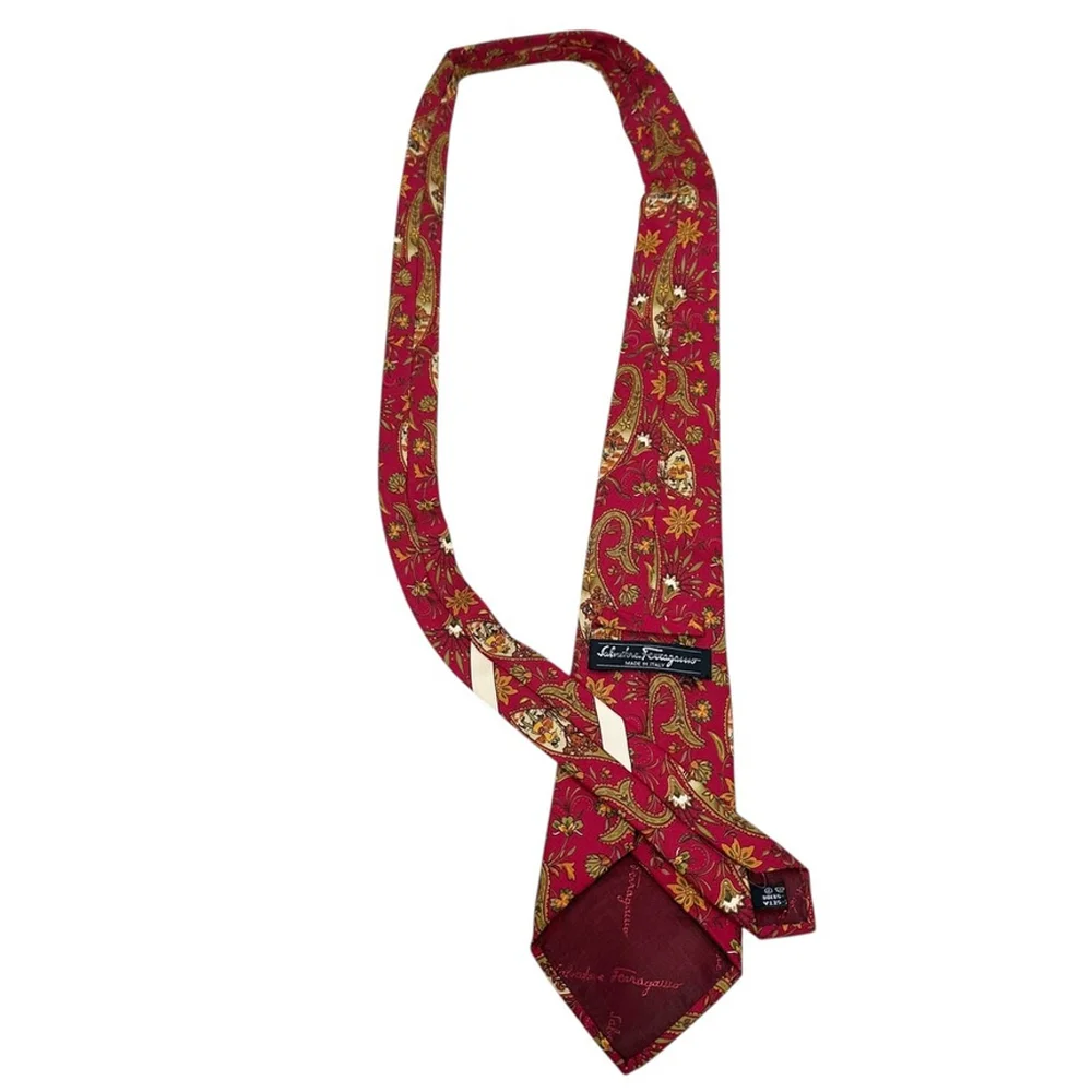 Salvatore Ferragamo Red Floral Paisley Necktie Hounds Hunters Classic Silk Tie